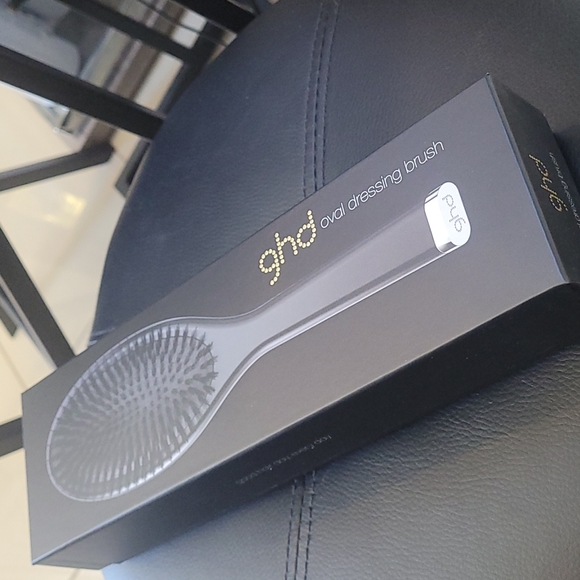 ghd Oval Dressing Brush - Picture 2 of 4